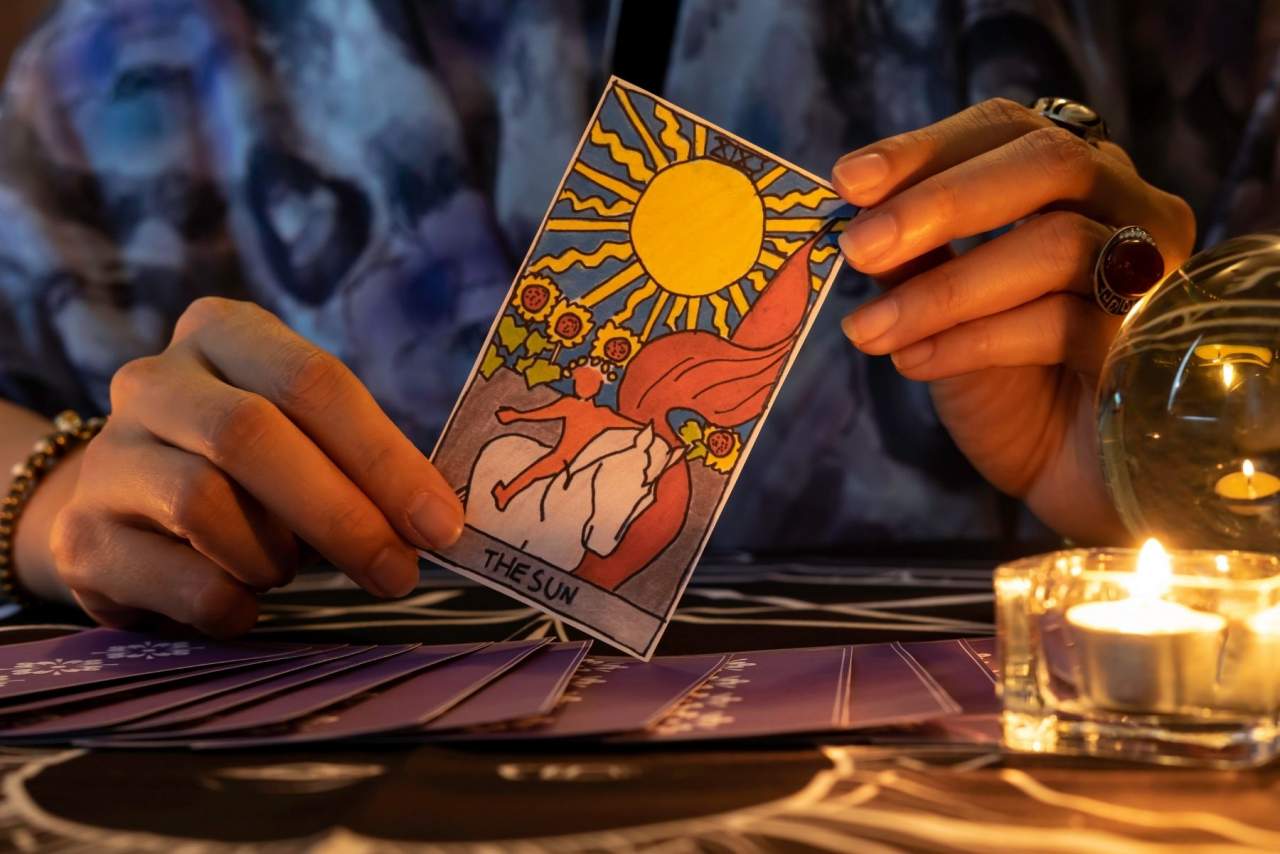 La vidente Luz María ofrece 5 minutos de tarot gratis