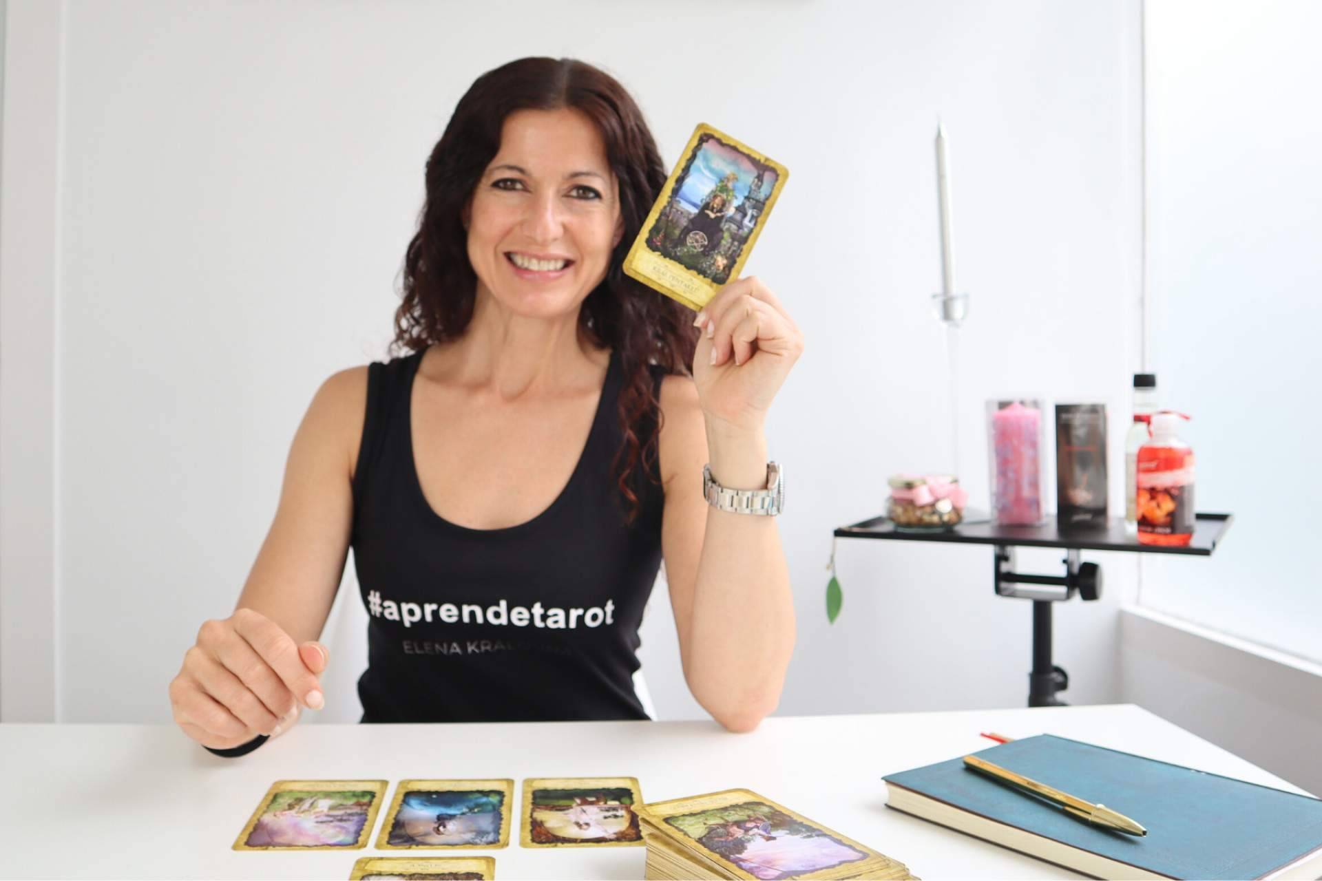 ¿Qué posibilidades ofrece la lectura de tarot con Elena Královna?