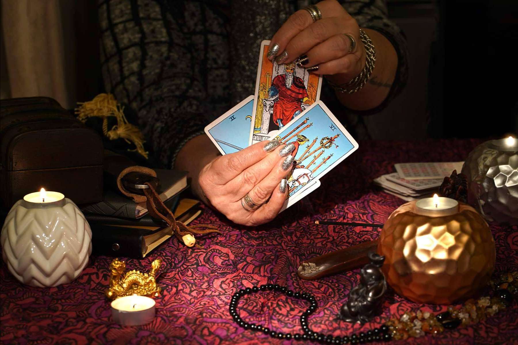 Tarot de Luz María: las consultas en tarot más habituales en 2021