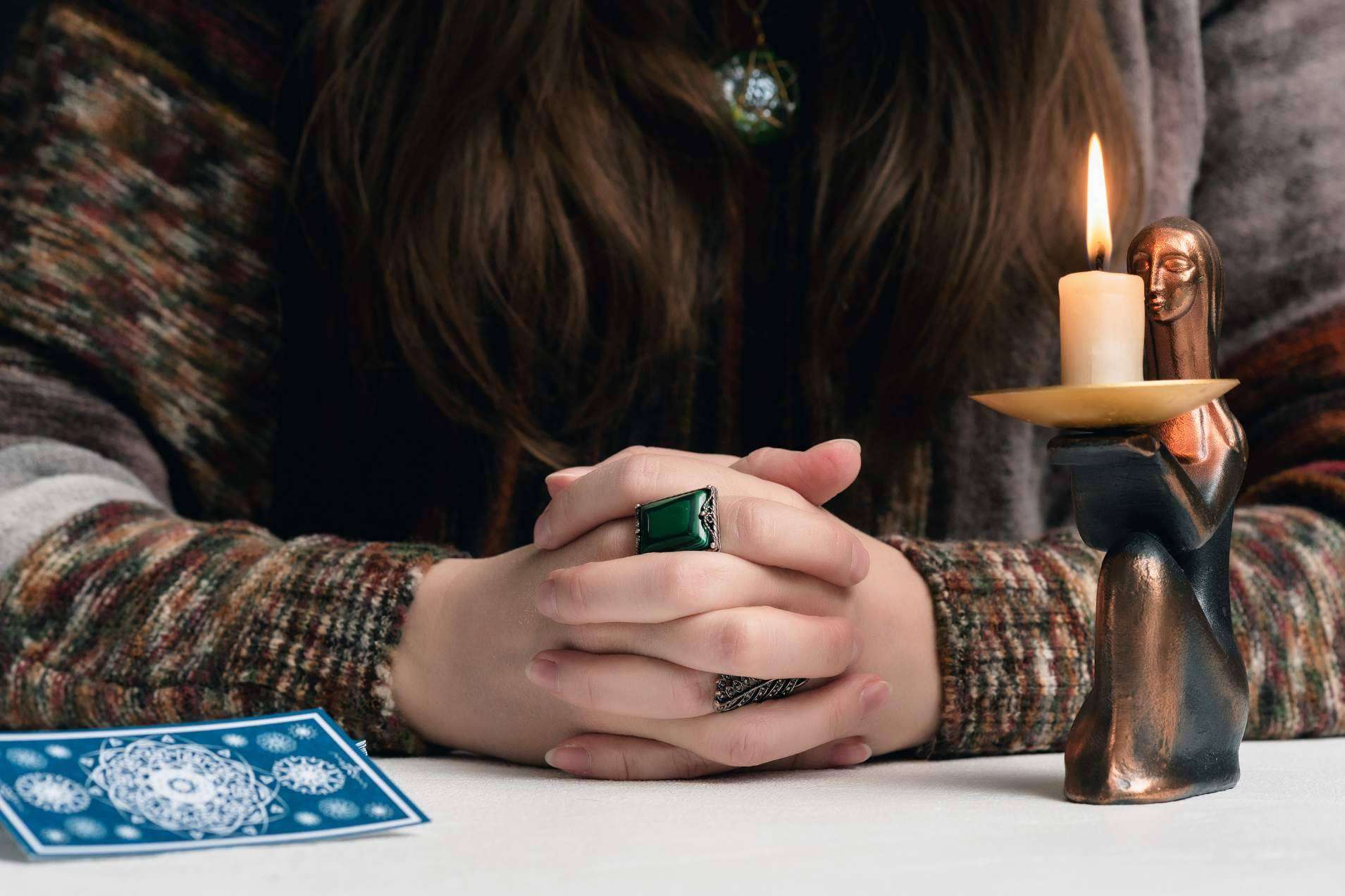 ¿Cuáles son los beneficios de la lectura del tarot? por la vidente profesional Silvia Sedano