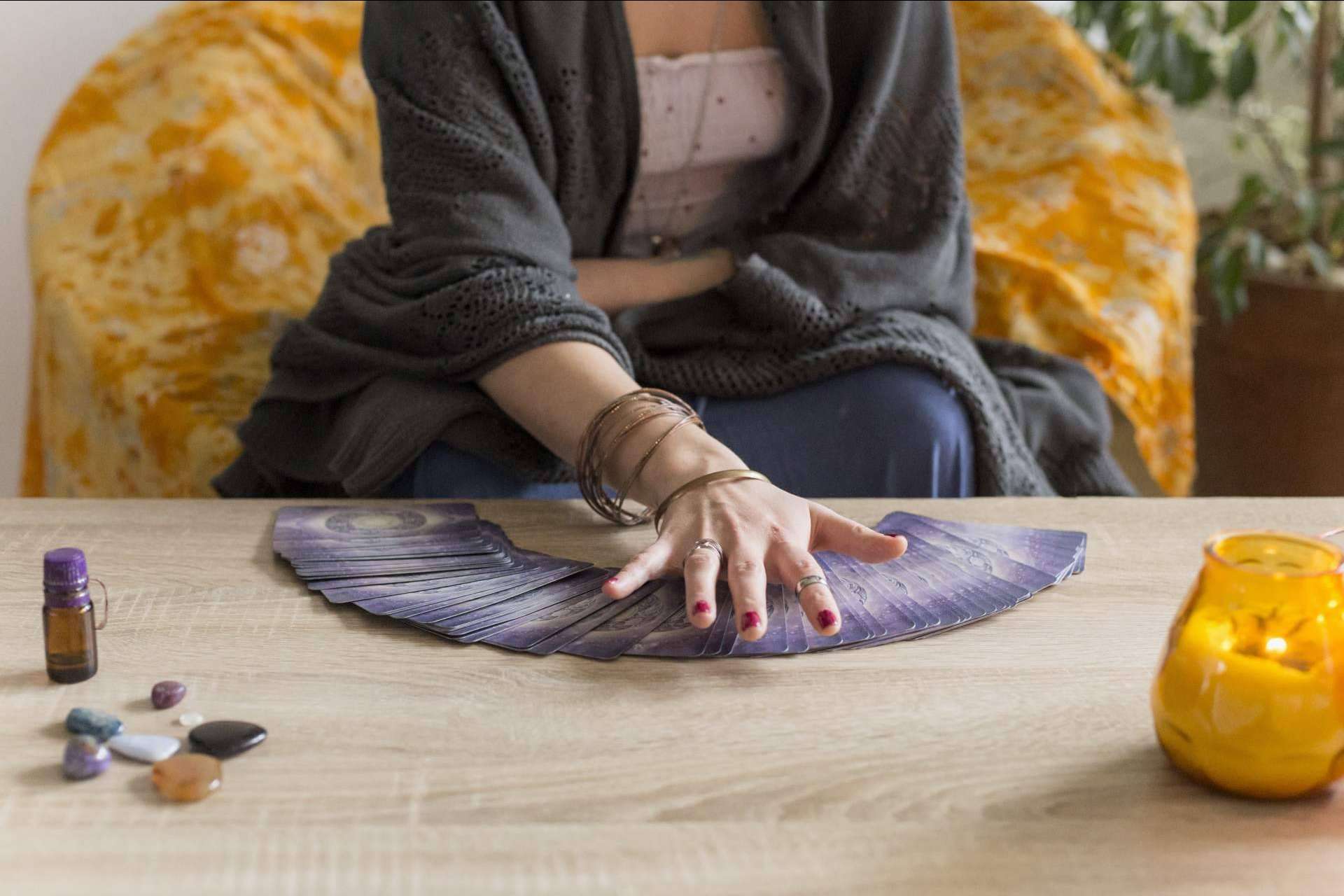 Isabel Santiago dispone de capacidad intuitiva para ofrecer el servicio de tarot intuitivo