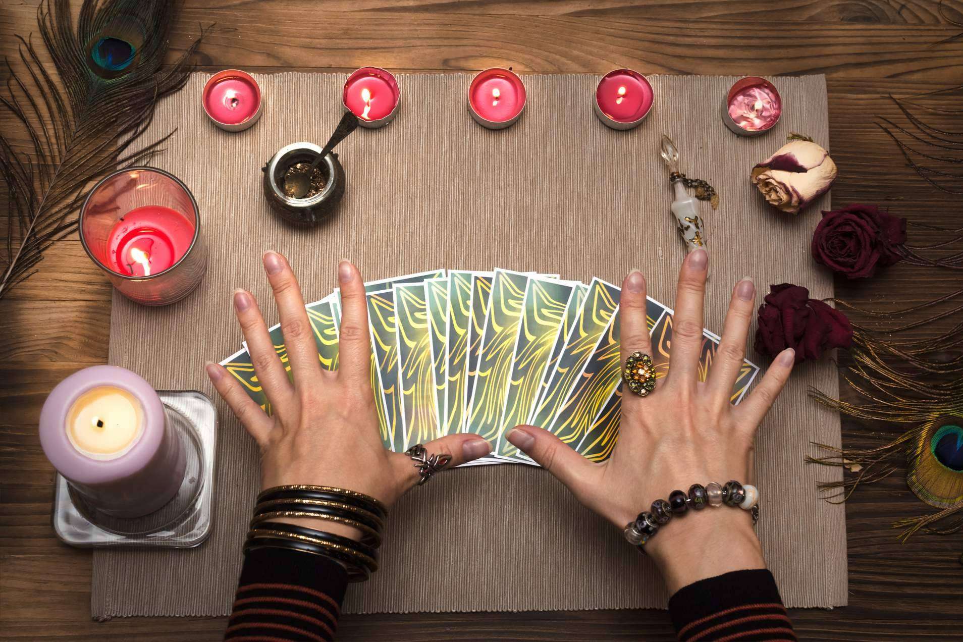 El tarot del amor de La Casa del Tarot y Videncia. ¿Qué se necesita para hacer una tirada de cartas correcta?