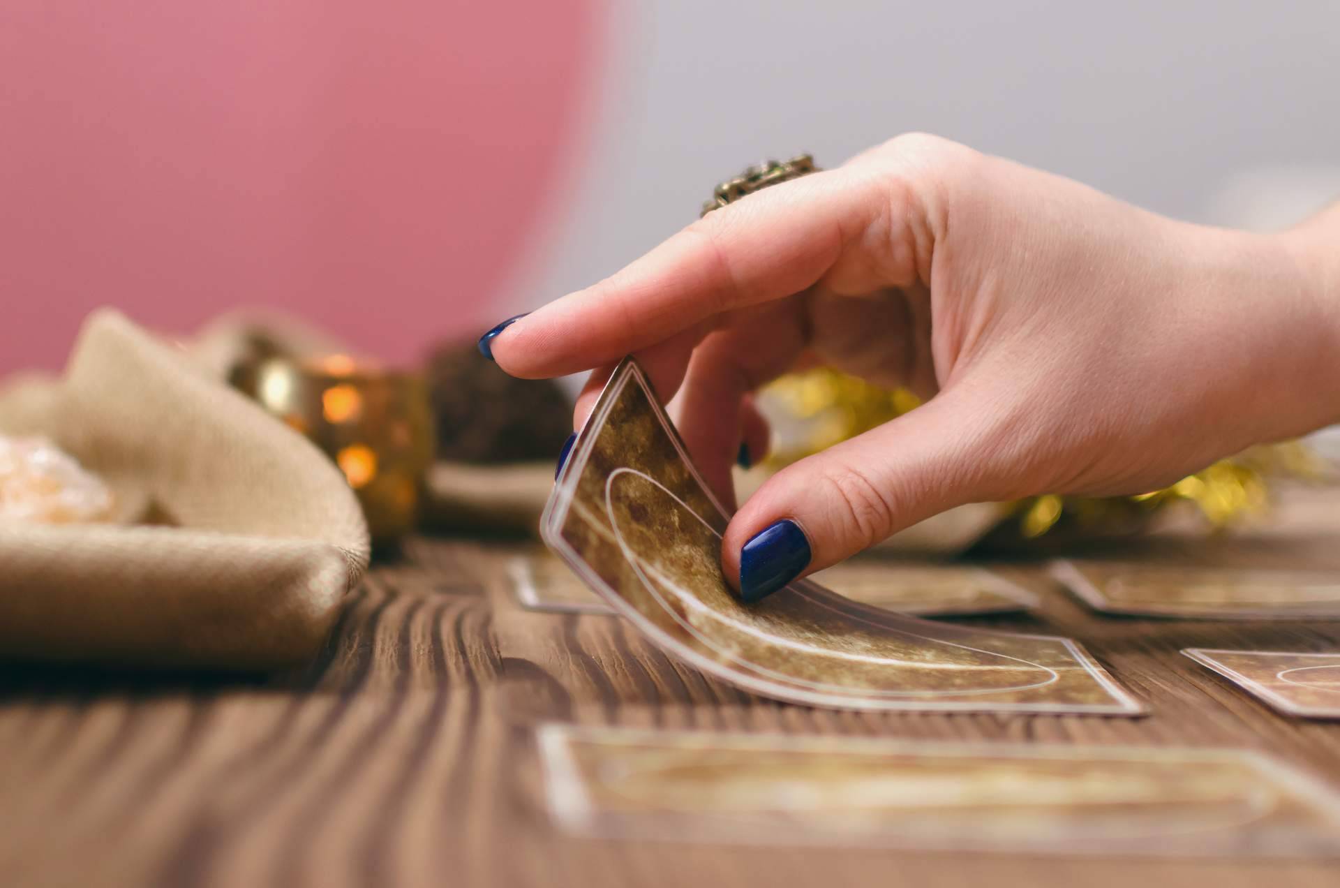 Caridad Ramos, la vidente famosa capaz de despejar todas las dudas sobre el futuro con su servicio de tarot