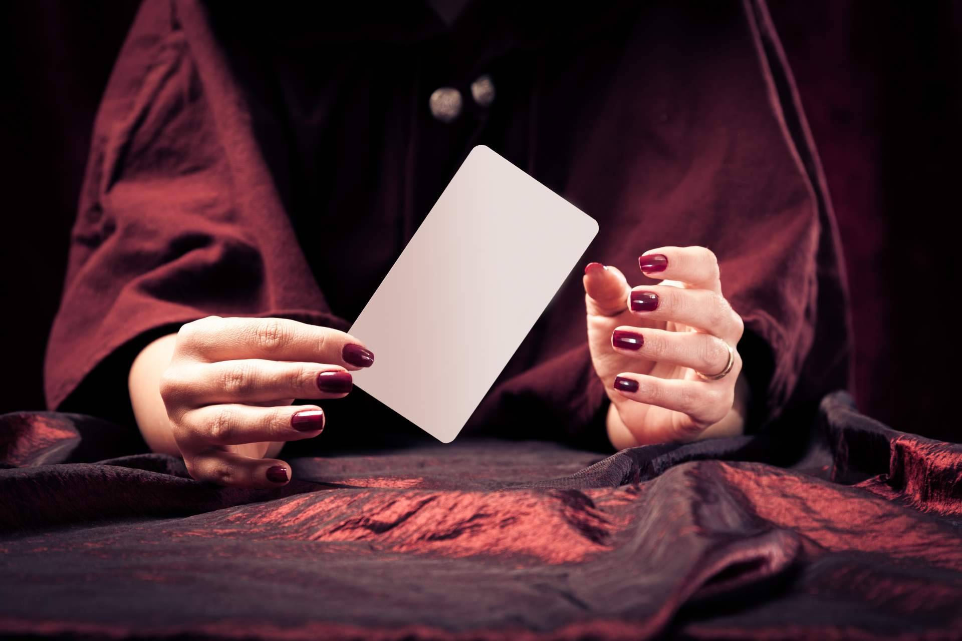 Consultas semanales de tarot de la mano de Manuela Moreno, la vidente sin gabinete