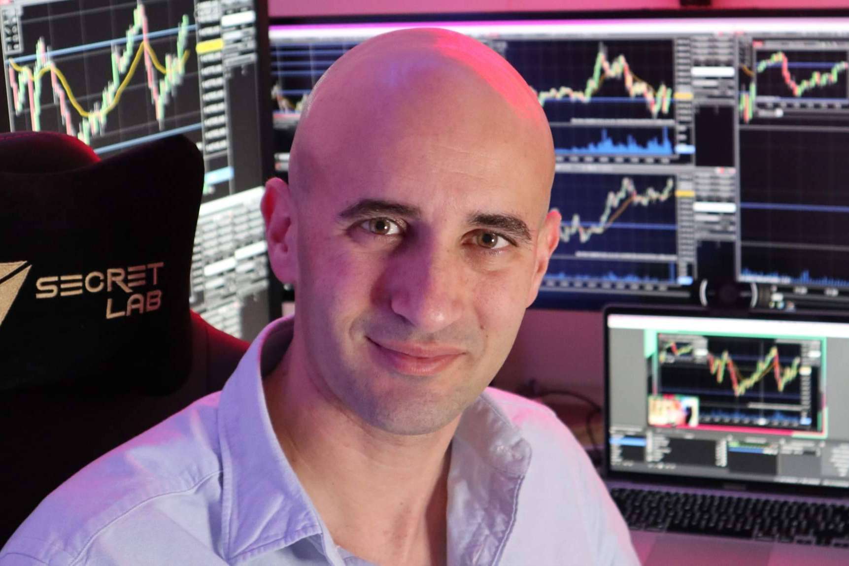 El primer trader que invierte en directo desde 2014, Víctor Gómez