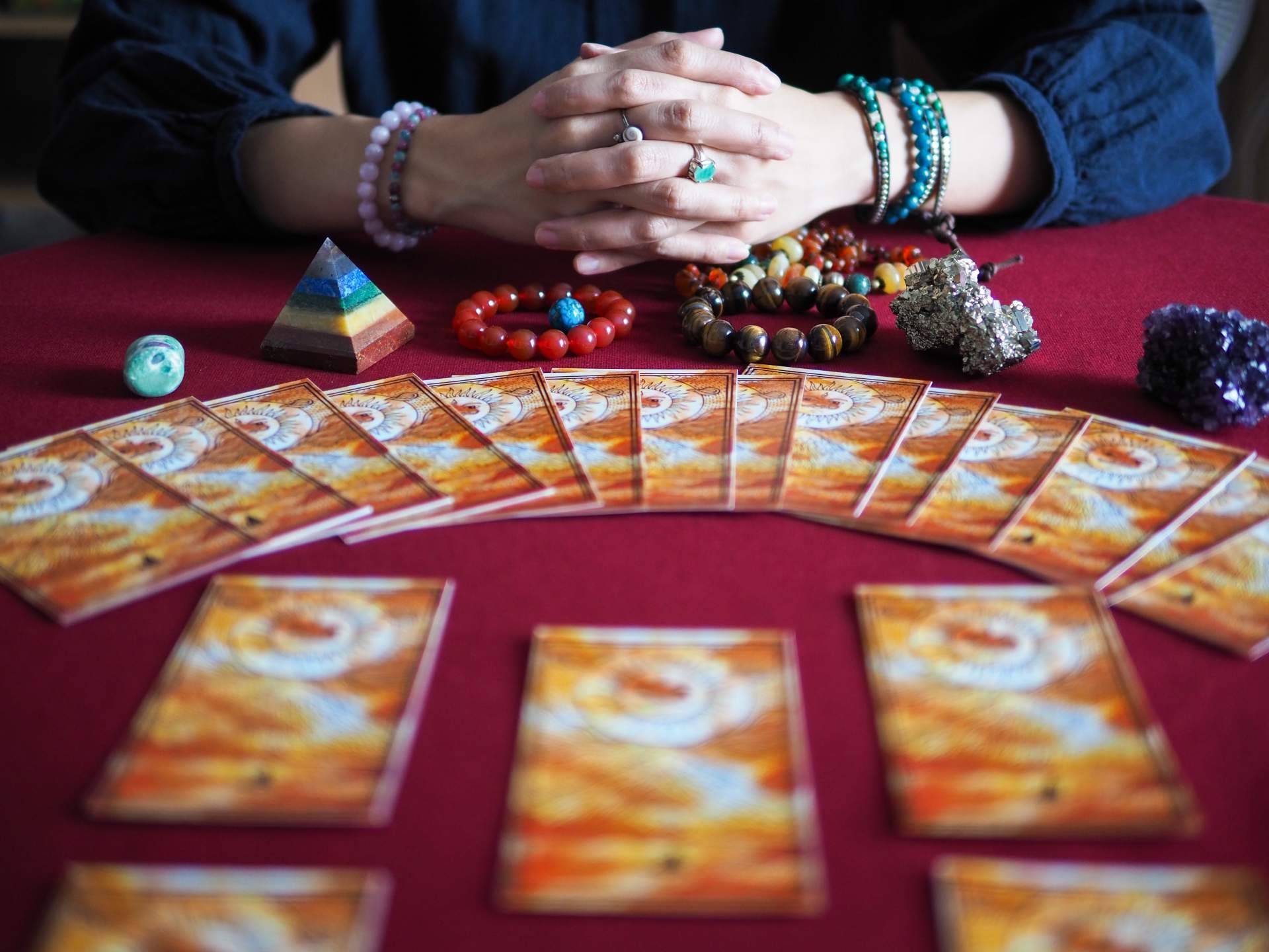 ¿Dónde hacer una tirada del tarot gitano? Manuela Moreno