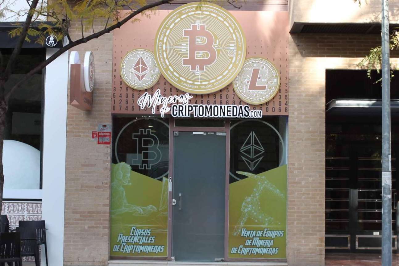 Alquiler de un espacio físico para la instalación de equipos para minar criptomonedas, por Mineros de Criptomonedas