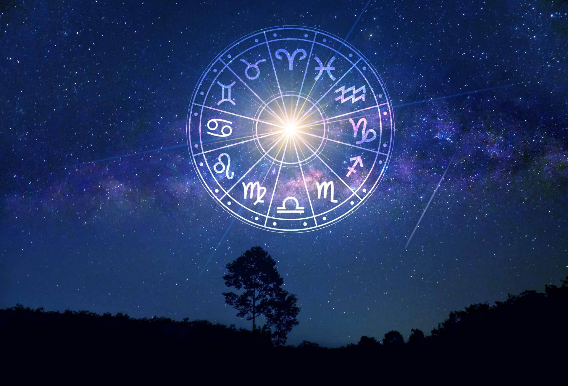 Tarot barato en Astros de Luz desde 5€ con expertos profesionales en numerología, videncia, astrología, mediumnidad y más