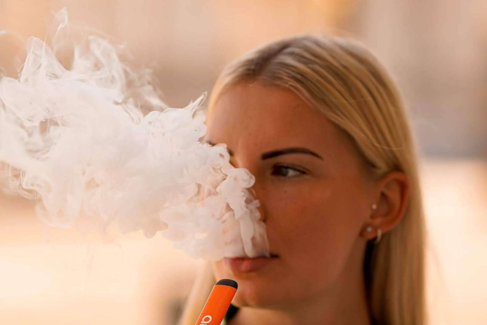 La popularidad de los vapers desechables está en aumento en eventos al aire libre y festivales de verano