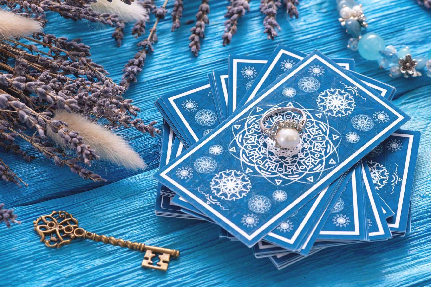 Consultas de tarot por llamada de la mano de Dama Mágica