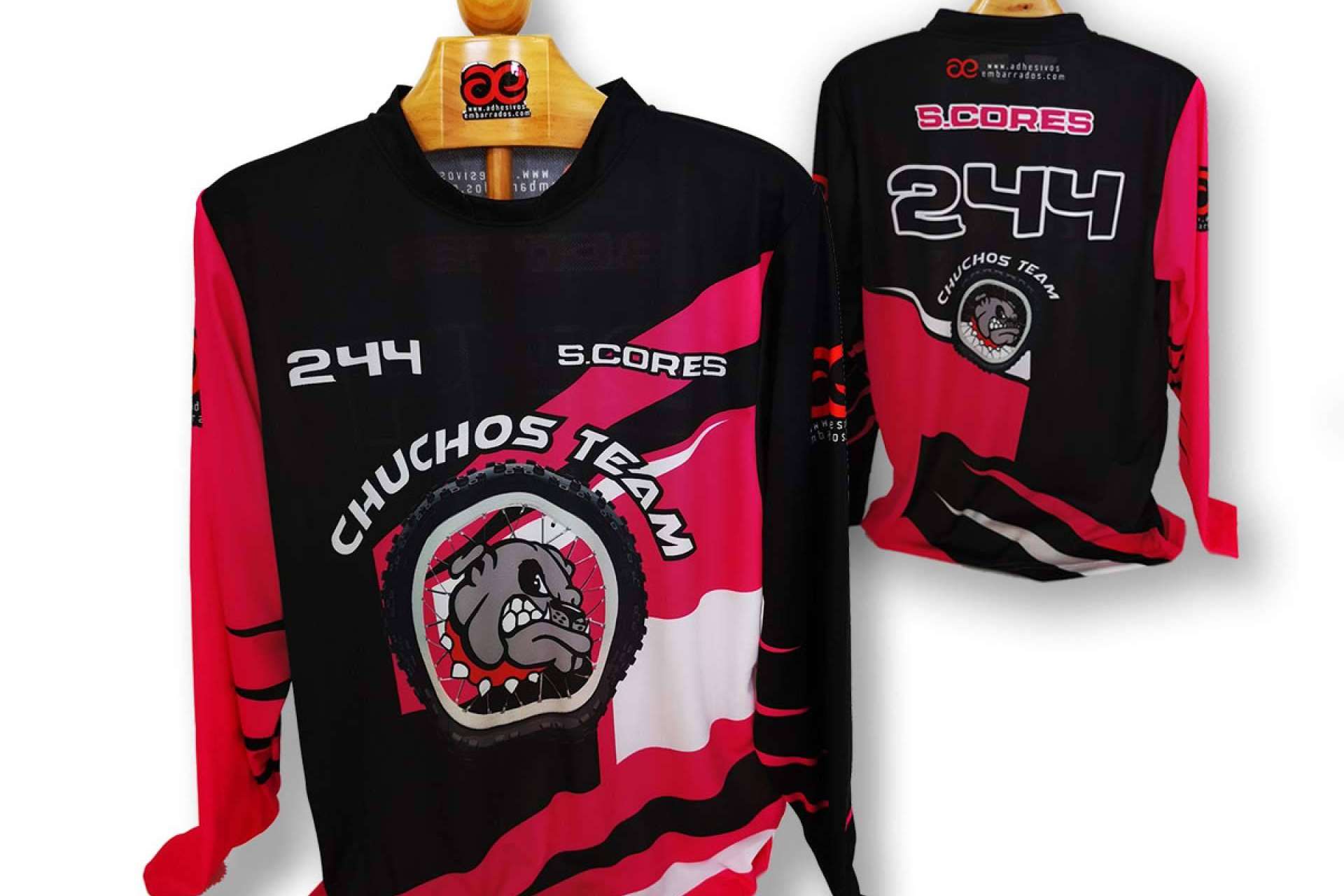 Camiseta de motocross de alta resistencia, ADHESIVOSEMBARRADOS apuesta por el confort y el rendimiento